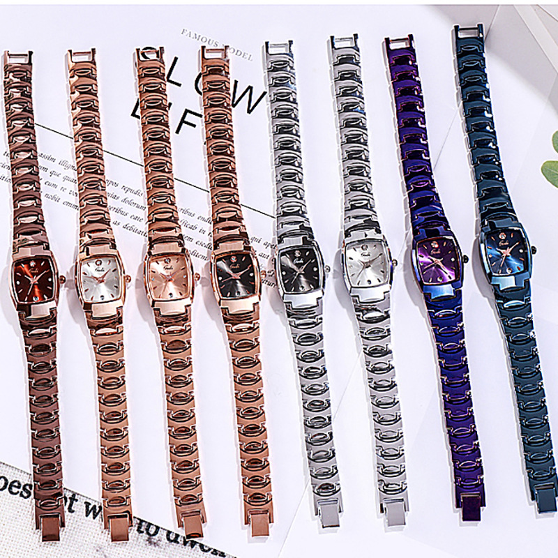 ساعة نسائية فاخرة من ماركة ممي - مراجعة Luxury Watch Index وسعره