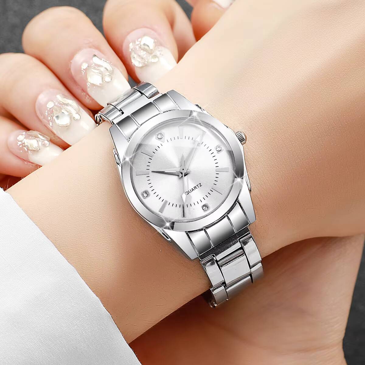 ساعات نسائية فاخرة من حجر الرا - مراجعة Luxury Watch Organizer وسعره